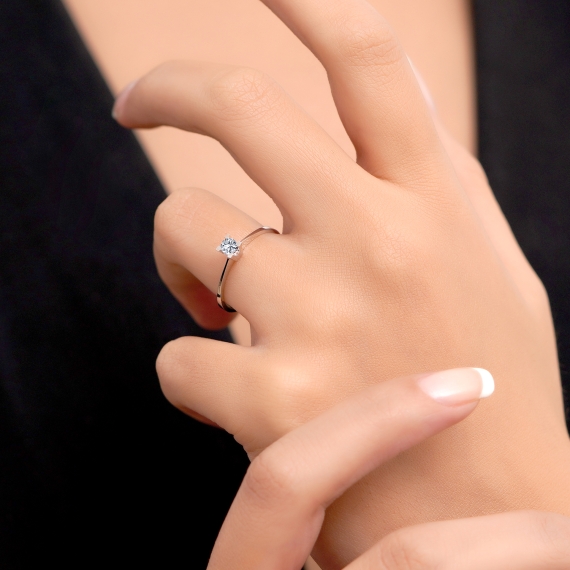 0.15 Karat GH SI Tektaş Pırlanta Yüzük