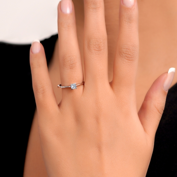 0.25 Karat GH SI Tektaş Pırlanta Yüzük