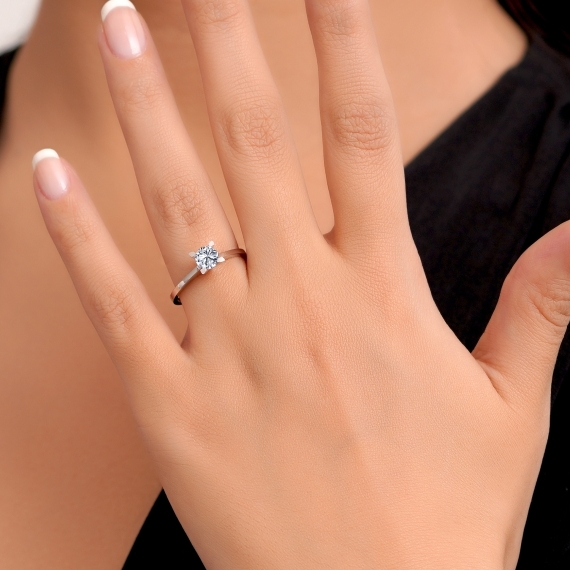 0.40 Karat GH SI Tektaş Pırlanta Yüzük