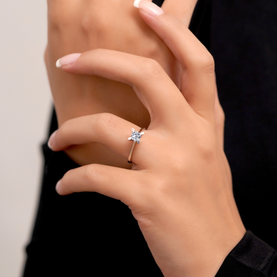 0.50 Karat GH SI Tektaş Pırlanta Yüzük